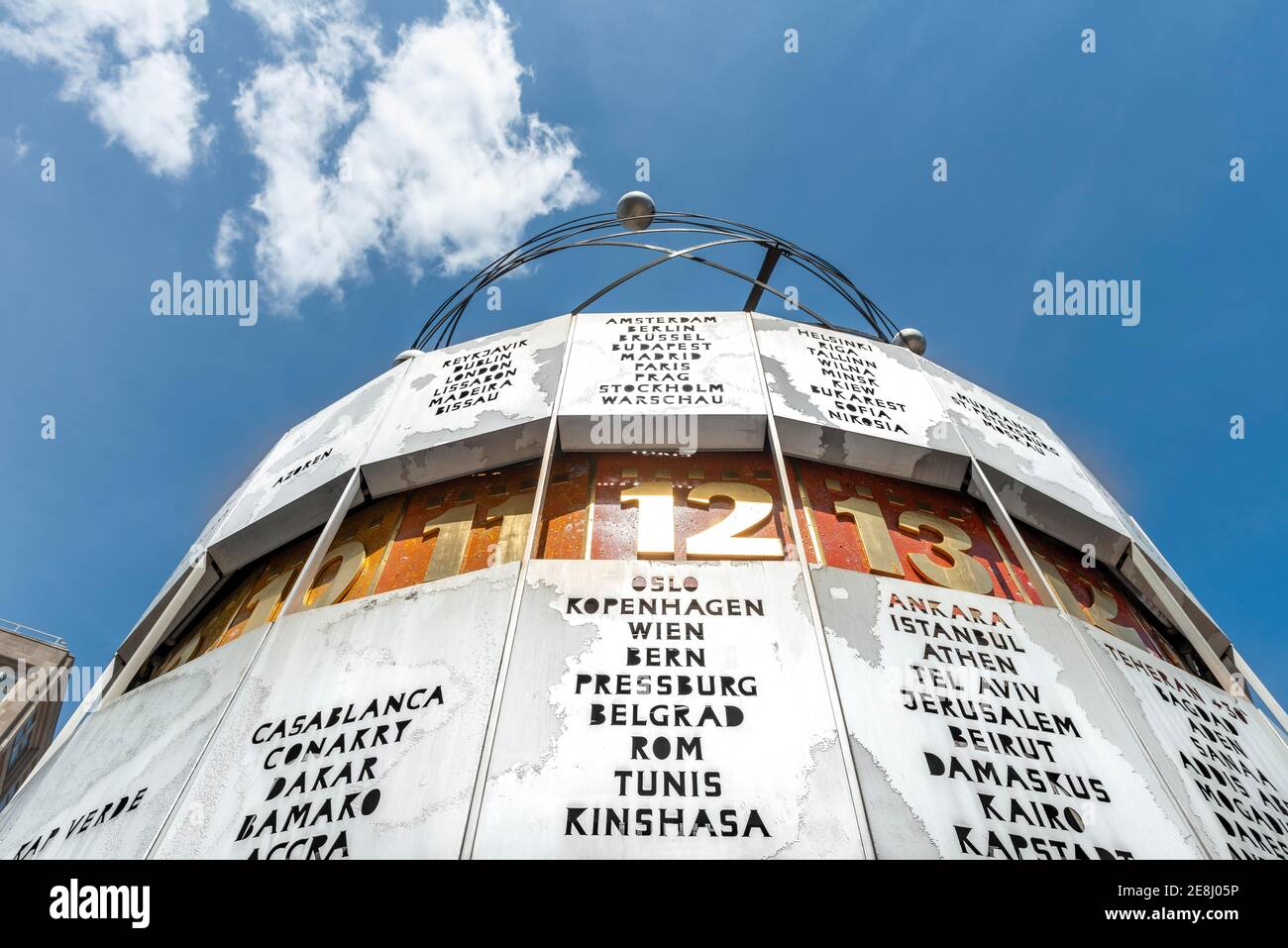 Urania Weltzeituhr, Alexanderplatz, Mitte, Berlin, Deutschland Stockfoto