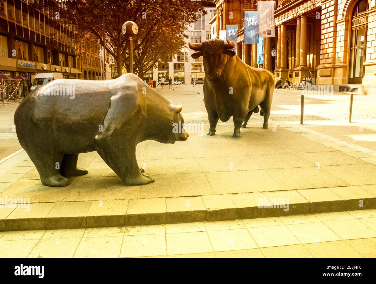 FRANKFURT. DEUTSCHLAND : Skulptur eines Stiers und eines Bären an der Frankfurter Börse. Deutschland Stockfoto