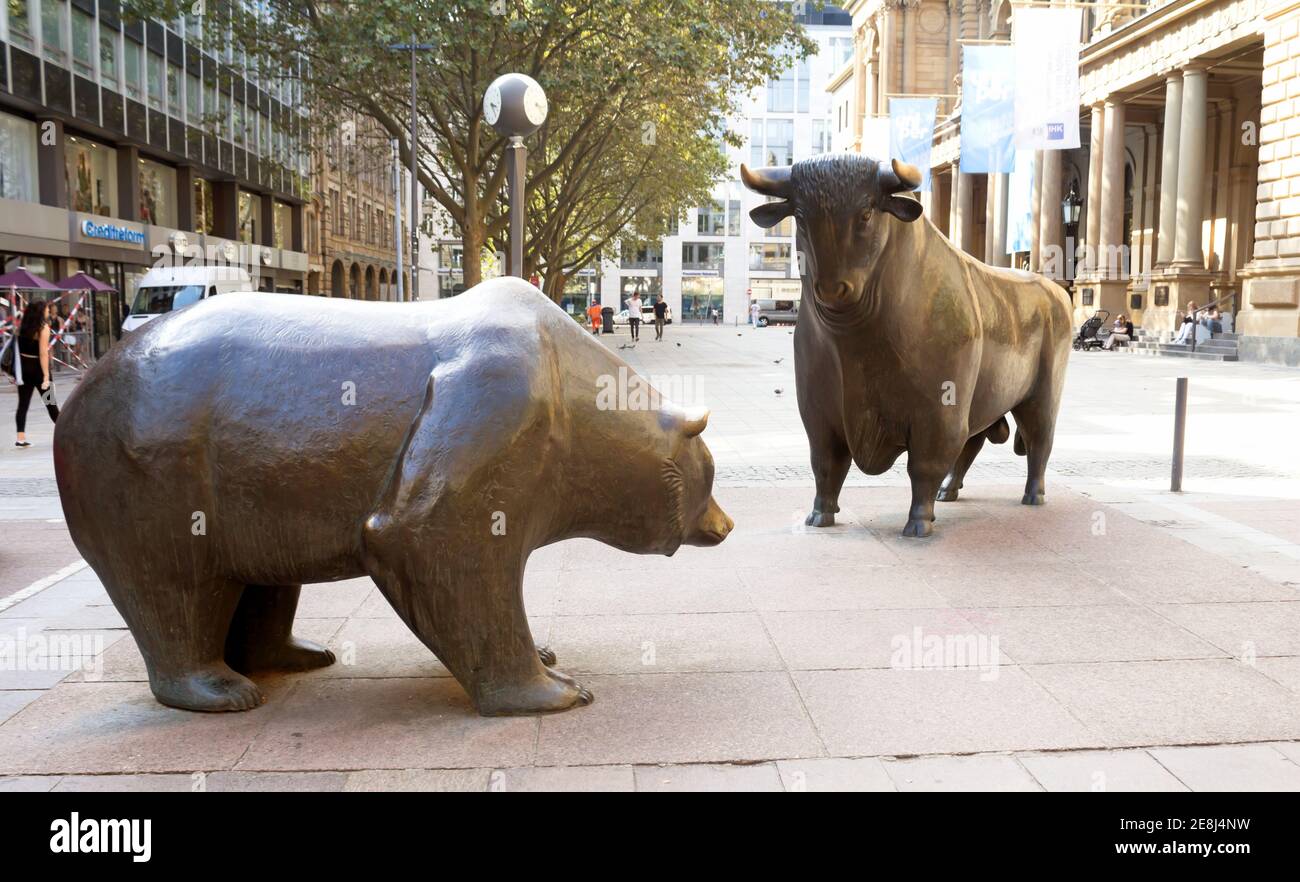 FRANKFURT. DEUTSCHLAND : Skulptur eines Stiers und eines Bären an der Frankfurter Börse. Deutschland Stockfoto