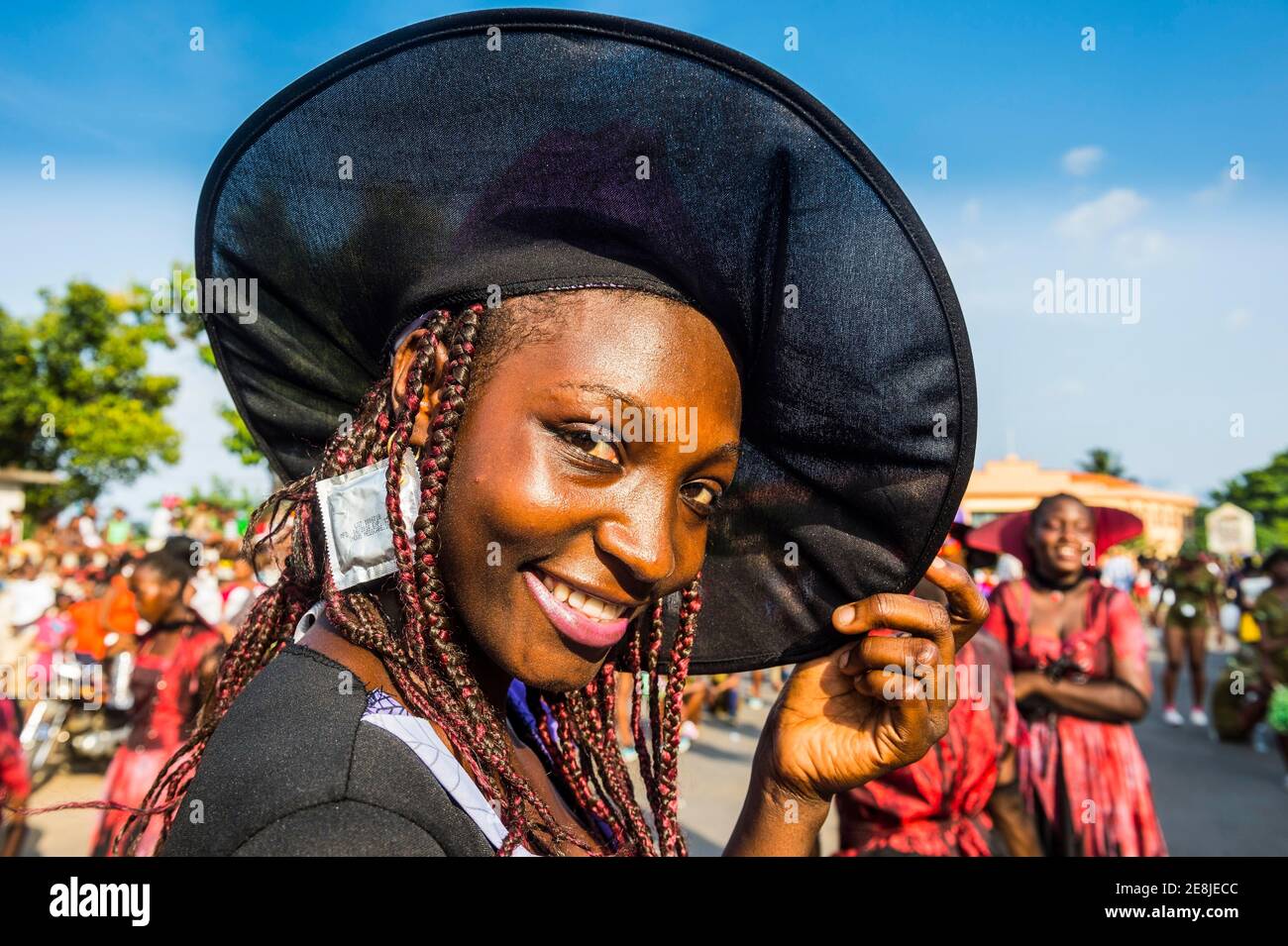 Mädchen posiert beim Karneval in der Stadt Sao Tome, Sao Tome und Principe, Atlantik Stockfoto