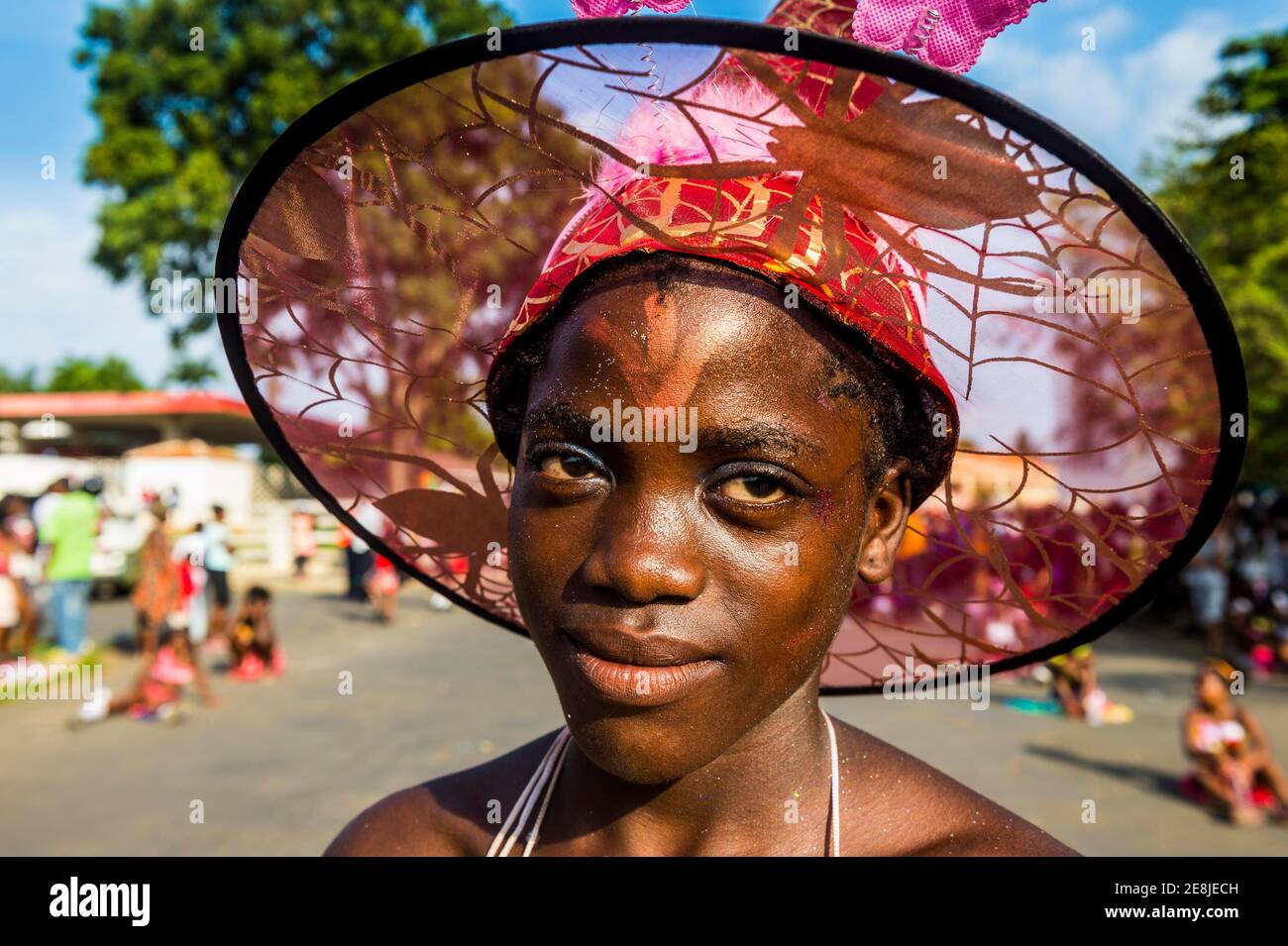 Mädchen posiert beim Karneval in der Stadt Sao Tome, Sao Tome und Principe, Atlantik Stockfoto