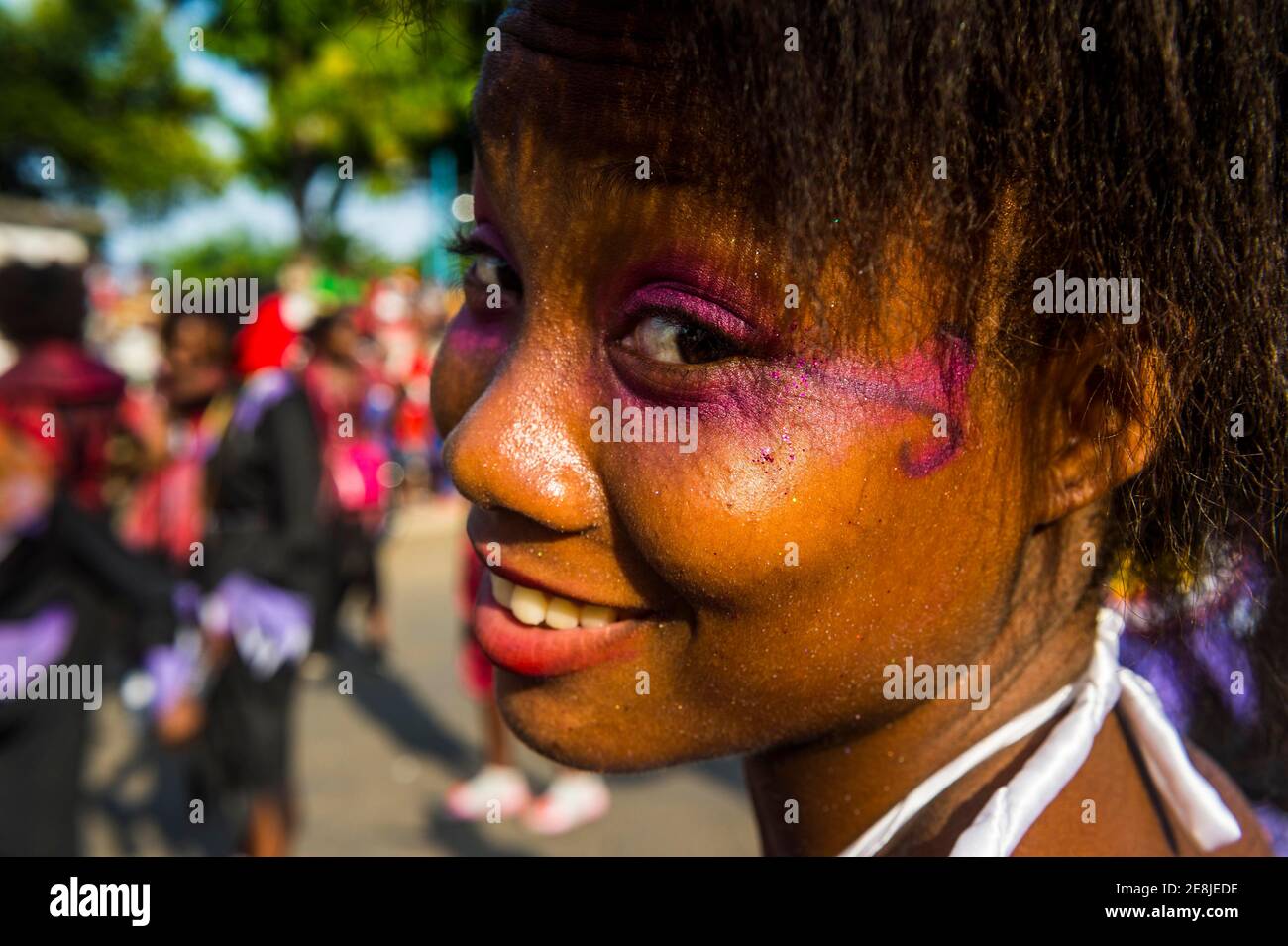 Mädchen posiert beim Karneval in der Stadt Sao Tome, Sao Tome und Principe, Atlantik Stockfoto