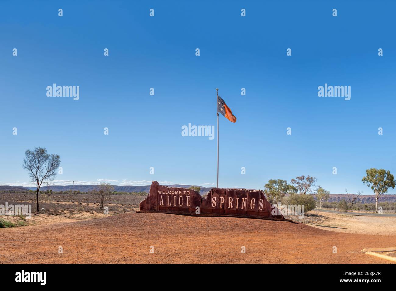 Alice Springs, Northern Territory, Australien; 18. Januar 2021 - EIN Schild am Stadtrand von Alice Springs im Northern Territory von Australien. Stockfoto