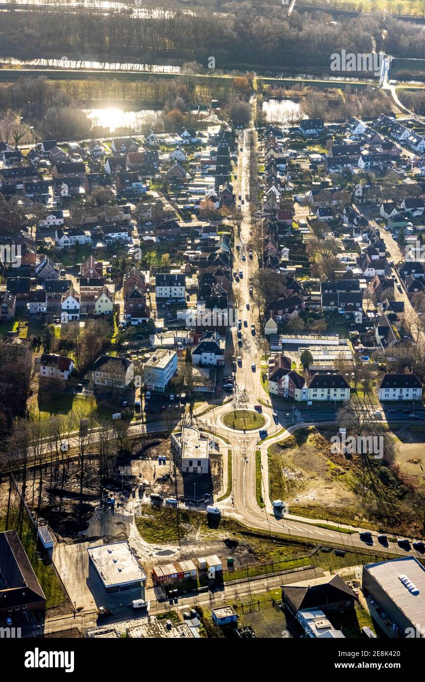Luftaufnahme des Verkehrskreisneubaus an der Halterner Straße / Freiligrathstraße und Baustelle Neubau netTrek Firmengebäude Stockfoto