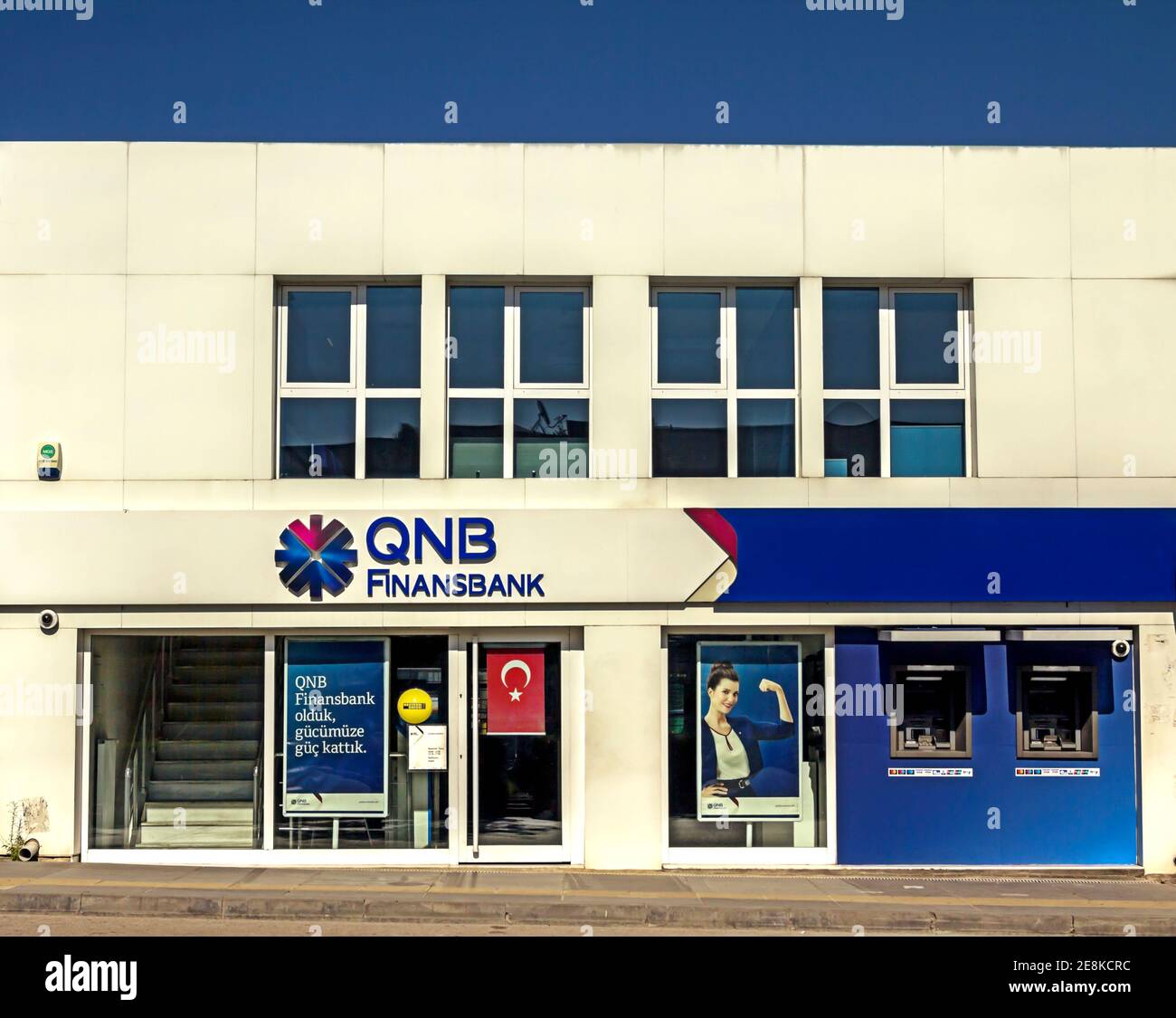 Izmir, TÜRKEI: EINE Zweigstelle der Qatar National Bank (QNB Group). Sie wurde 1964 gegründet und ist die größte Bank im Nahen Osten und Nordafrika Stockfoto