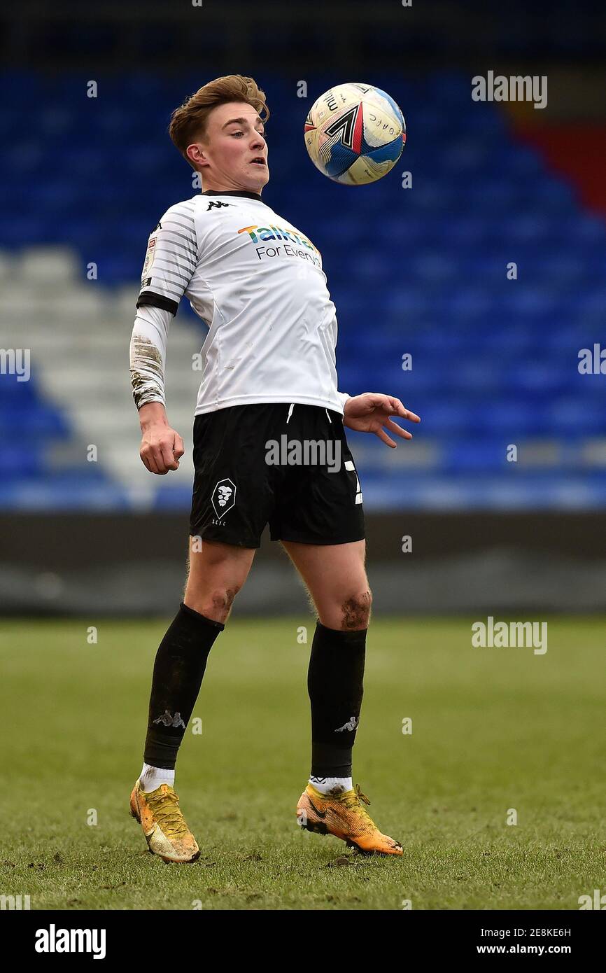 OLDHAM, ENGLAND. 30. JANUAR Aktions-Bild von Robbie Gotts von Salford City während des Sky Bet League 2 Spiels zwischen Oldham Athletic und Salford City im Boundary Park, Oldham am Samstag, 30. Januar 2021. (Kredit: Eddie Garvey, Mi News) Kredit: MI Nachrichten & Sport /Alamy Live Nachrichten Stockfoto