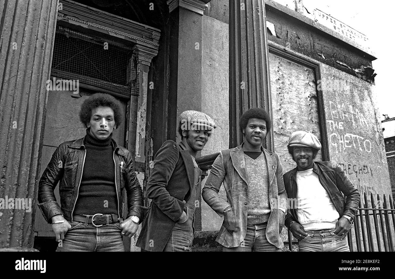 Die Real Thing British Black Soul Gruppe in Toxteth Liverpool 8 im Jahr 1977 Stockfoto