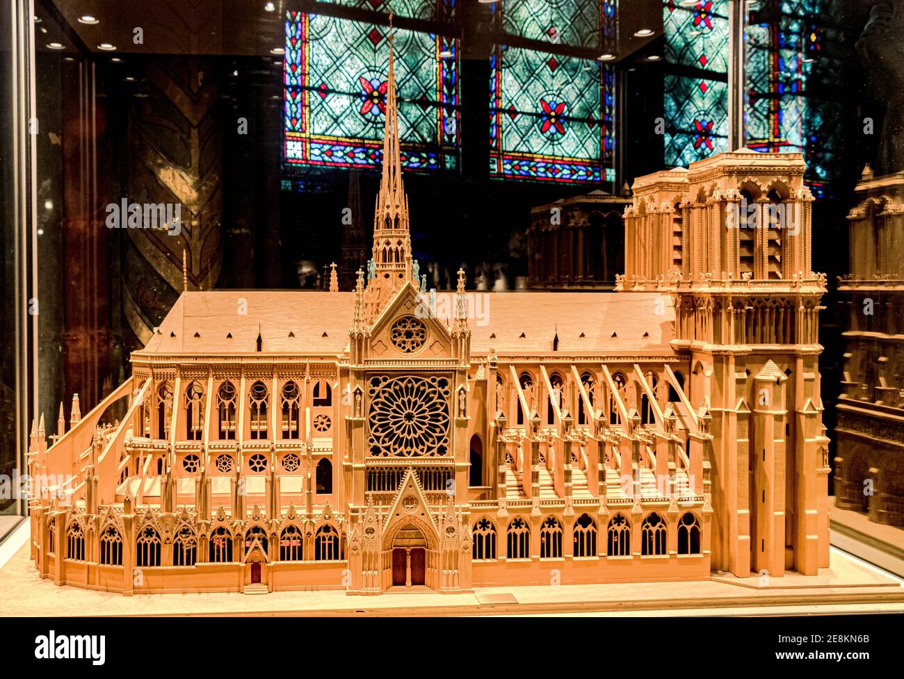 Ein hölzernes Architekturmodell von Notre Dame de Paris, das Befindet sich in der Kathedrale Notre Dame in Paris, Frankreich Stockfoto