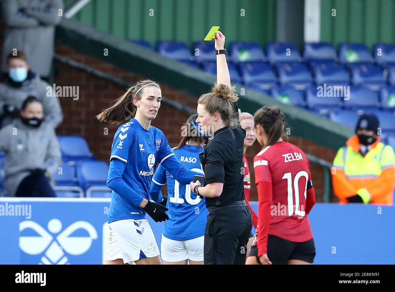 Liverpool, Großbritannien. Januar 2021. Jill Scott von Everton (L) ist ausgebucht. Barclays Women's Super League Match, Everton Women gegen Manchester Utd Women im Walton Hall Park in Liverpool am Sonntag, 31. Januar 2021. Dieses Bild darf nur für redaktionelle Zwecke verwendet werden. Nur redaktionelle Verwendung, Lizenz für kommerzielle Nutzung erforderlich. Keine Verwendung in Wetten, Spiele oder ein einzelner Club / Liga / Spieler Publikationen.pic von Chris Stading / Andrew Orchard Sport Fotografie / Alamy Live News Kredit: Andrew Orchard Sport Fotografie / Alamy Live News Stockfoto