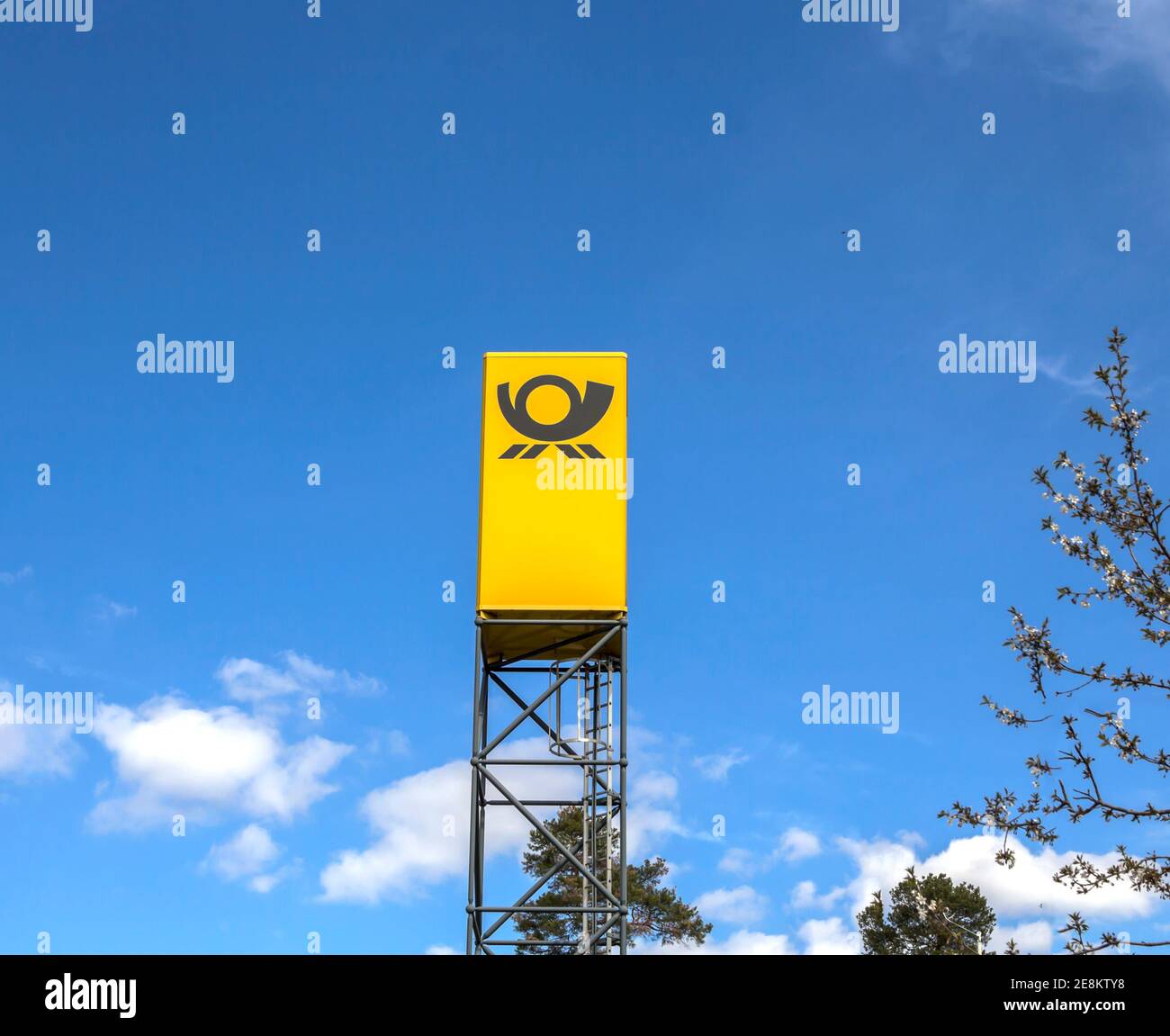 Nürnberg, Deutschland: DHL, das deutsche Logistikunternehmen Deutsche Post DHL, das internationale Kurier-, Paket- und Expressdienste anbietet. Stockfoto