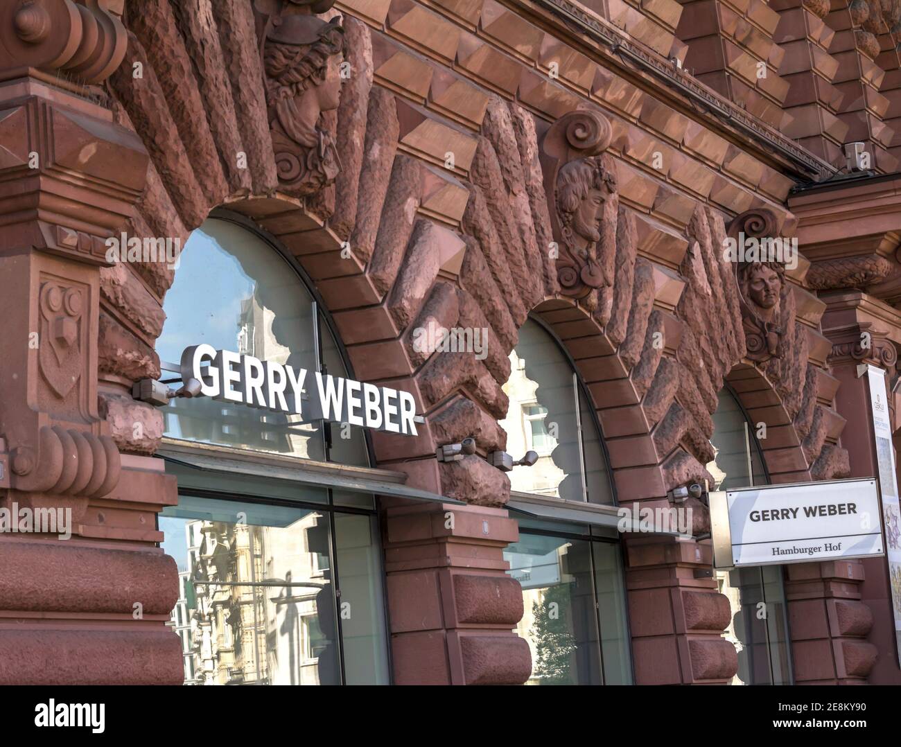 Hamburg, Deutschland: Der Laden des Bekleidungsunternehmens 'Gerry Weber' führt über 1.000 eigene Geschäfte mit den Marken Taifun, SAMOON und HALLHUBER. Stockfoto