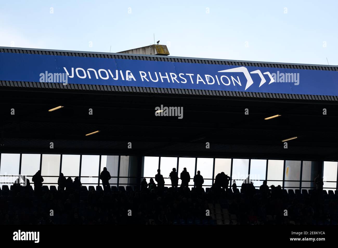 Ein Fußballspiel des VfL Bochum im Vonovia Ruhrstadion. Innenansichten des Stadions mit Fans. Stockfoto