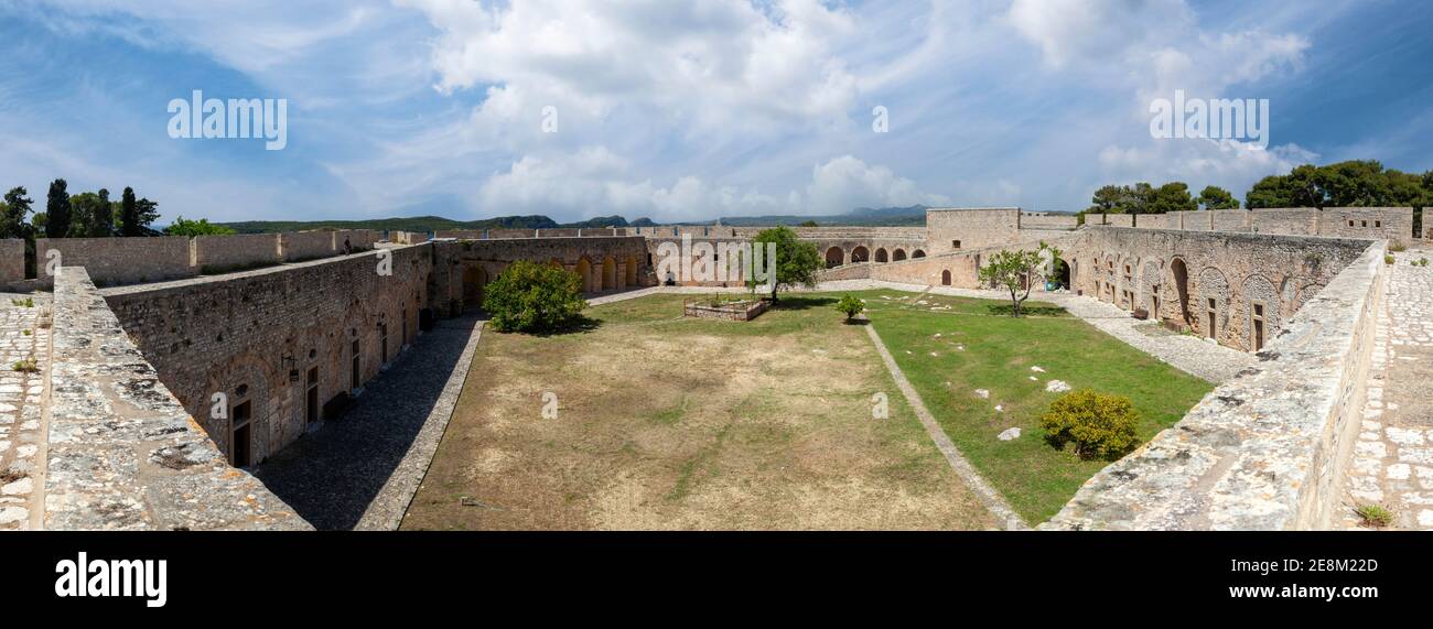 Festung Navarino oder Niokastro, eine ottomanische Festung des 16. Jahrhunderts, in Pylos Stadt, Messinia, Peloponnes, Griechenland, Europa. Stockfoto