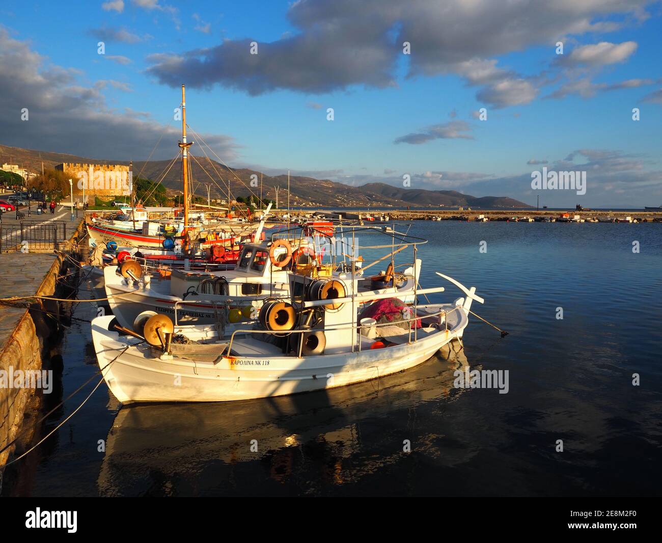 Aspekt der hölzernen Boote Kunst Karystos Hafen, Griechenland, in der Dämmerung Stockfoto