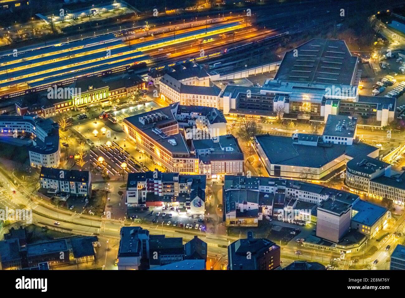 , Luftbild, Nachtansicht Hamm Hauptbahnhof, Bahnhofsvorplatz, Hamm Bibliothek, Platz der Deutschen Einheit, Bahnhofstraße, Neue Bahnhofstraße,her Stockfoto