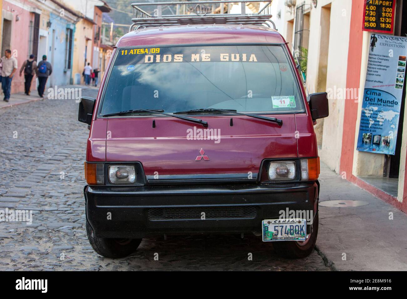 Antigua, Guatemala. Motto „Gott führt mich“ auf Van. Stockfoto