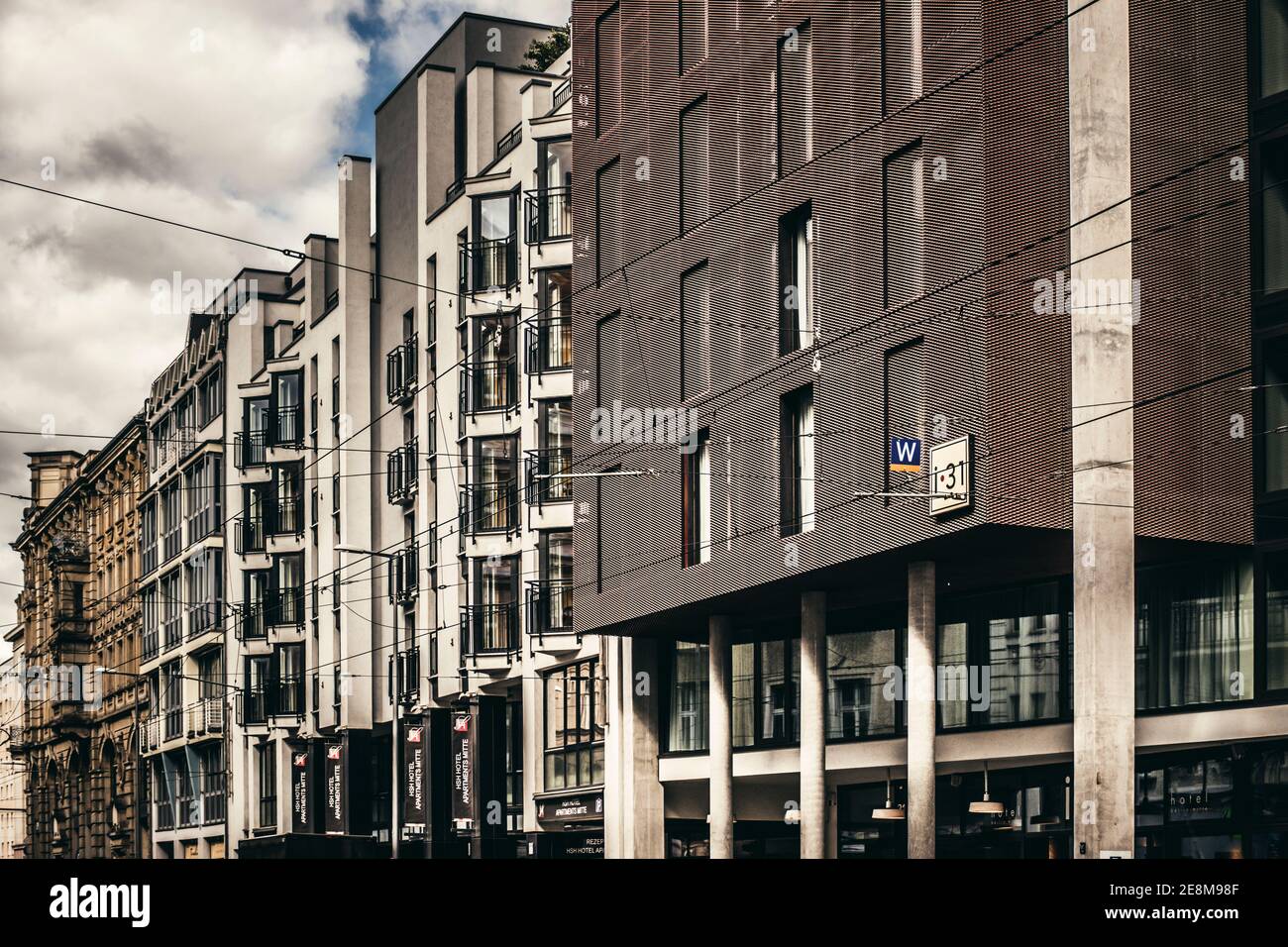 14 Mai Berlin, Deutschland - Moderne Architektur Gebäude aus Glas und Metall in Berlin Stockfoto