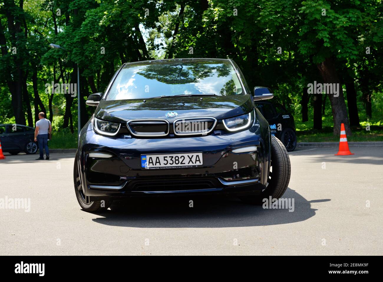 KIEW - MAI 26: Die Probefahrt mit dem BMW I3S Elektroauto auf dem Plug-in Ukraine 2019 - Messe für Elektrofahrzeuge, am 26. Mai 2019 in Kiew, Ukraine. Stockfoto