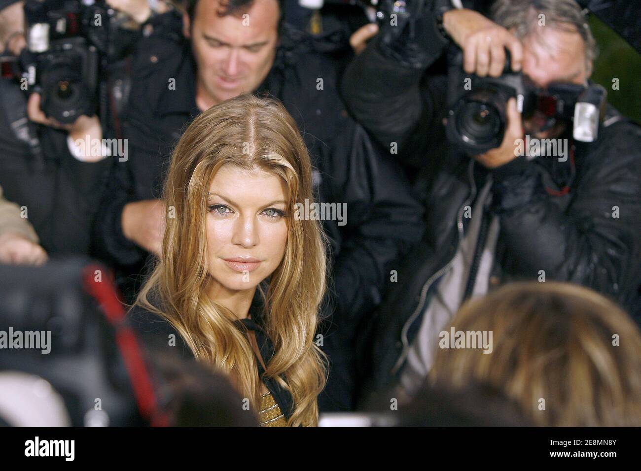 Fergie nimmt an Chanels Haute-Couture Herbst-Winter 2008-Präsentation Teil, die am 3. Juli 2007 im Parc de Saint-Cloud in der Nähe von Paris, Frankreich, stattfand. Foto von Nebinger-Orban-Taamallah/ABACAPRESS.COM Stockfoto