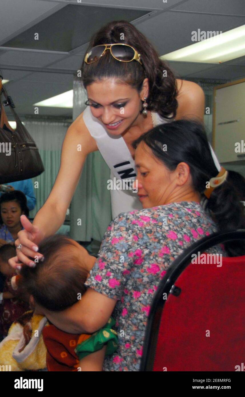 Miss Universe Teilnehmer besuchen Operation Smile Patienten Stockfoto