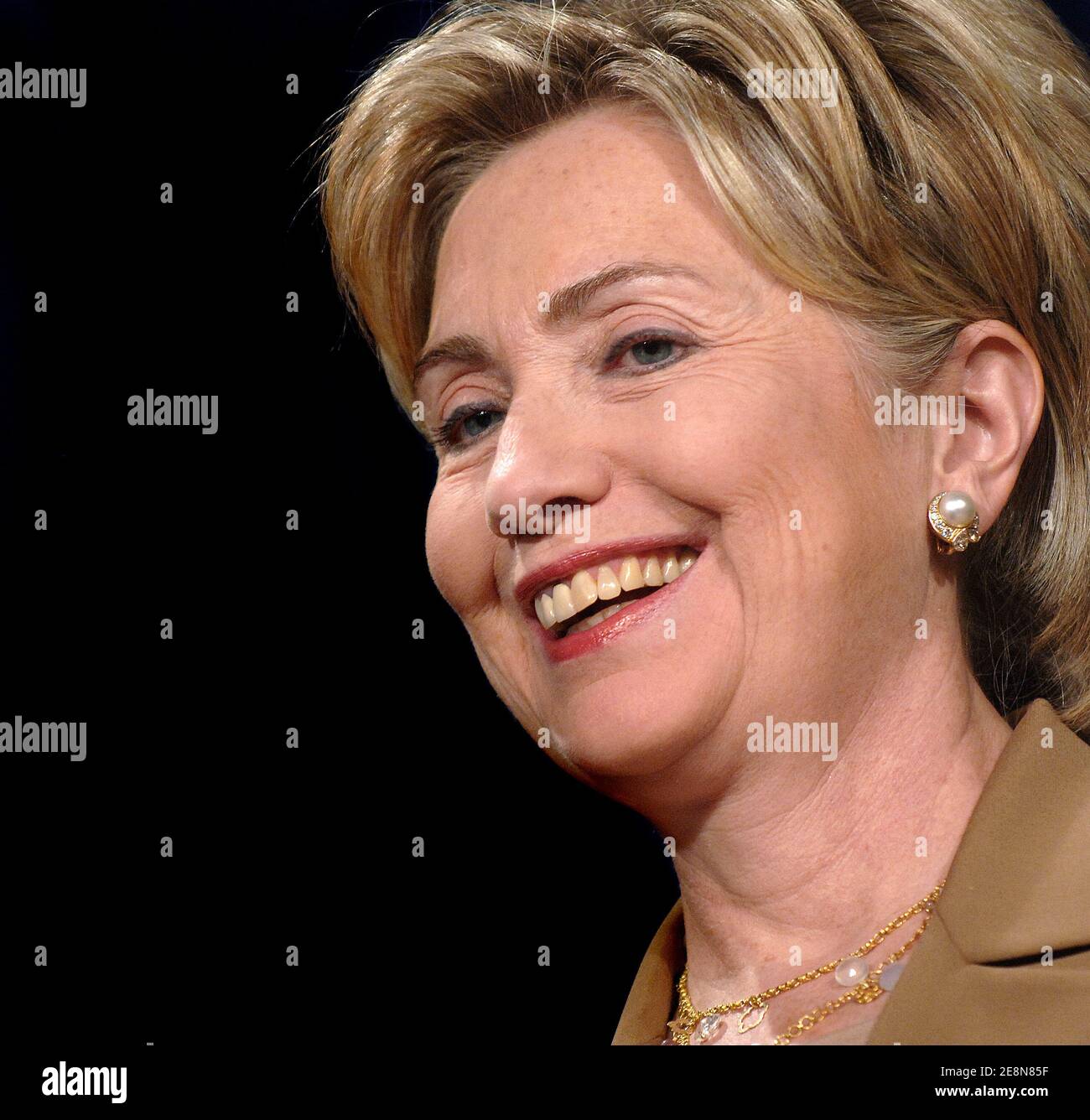 Senatorin Hillary Clinton (D-N.Y.), eine Präsidentschaftskandidatin der Demokraten aus dem Jahr 2008, hält eine Pressekonferenz ab, um die Umverteilung des Irak in Washington, DC, USA, am 2. August 2007 zu diskutieren. Foto von Olivier Douliery/ABACAPRESS.COM Stockfoto