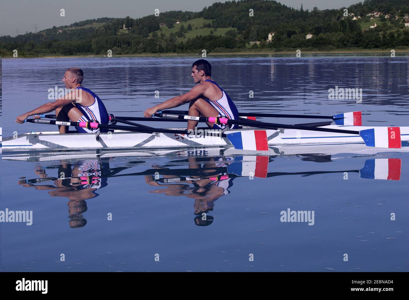 Mitglieder des französischen Rudersport Jean Baptiste Macquet und Adrien Hardy (2XM) während der Trainingseinheit in Aiguebellette, Frankreich am 30. Juli 2007. Foto von Igor Meijer/Cameleon/ABACAPRESS.COM Stockfoto