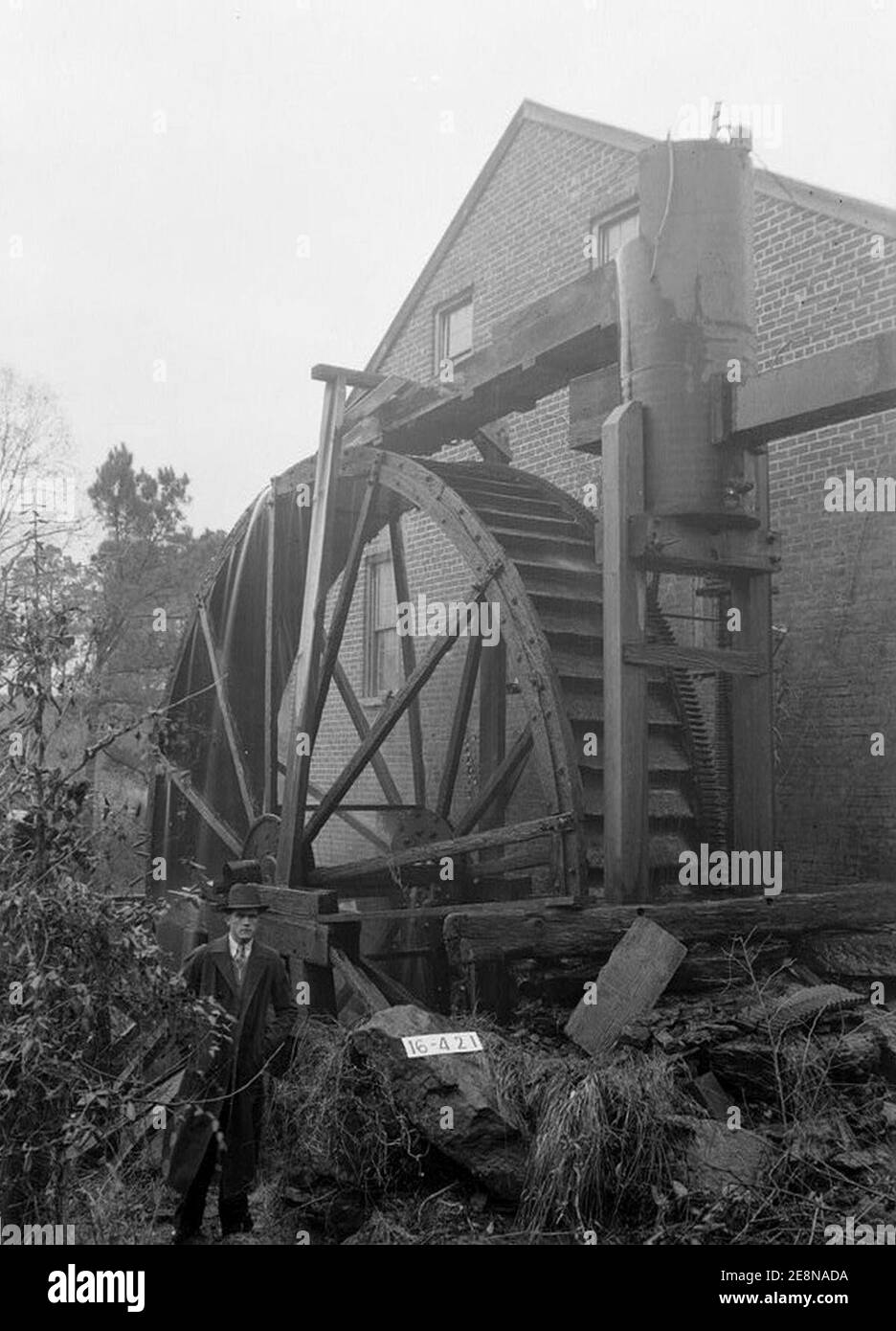 Mühle mit Wasserrad, Aderholdt's Mill Road, Anniston Umgebung (Calhoun County, Alabama). Stockfoto