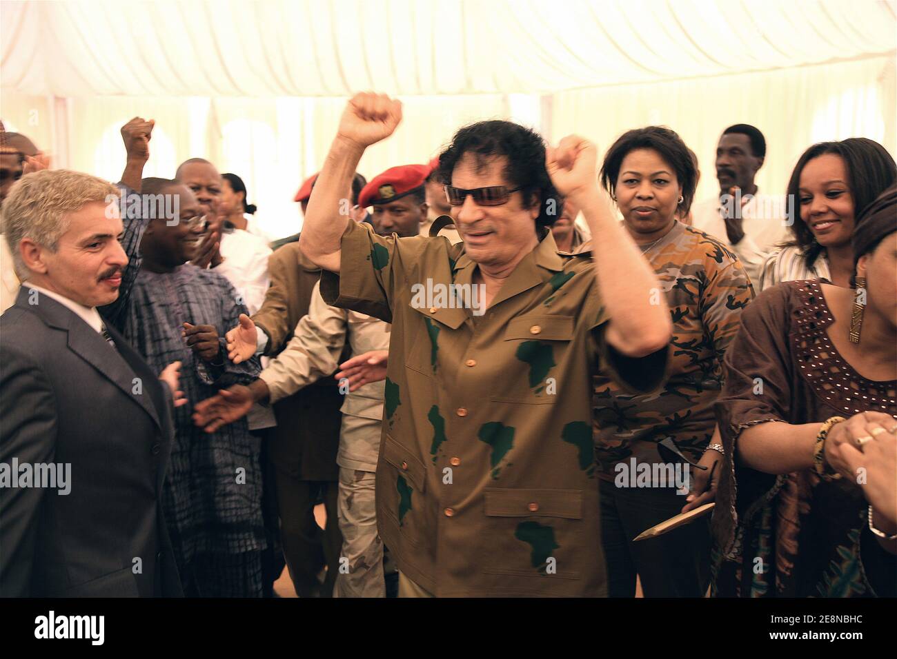 Der libysche Führer Oberst Moammar Gadhafi empfängt am 30. April 2007 eine Delegation verschiedener internationaler Verbände zu Gesprächen über PanAfrica in Syrthe, Libyen. Foto von Mauricio Sacco/ABACAPRESS.COM Stockfoto