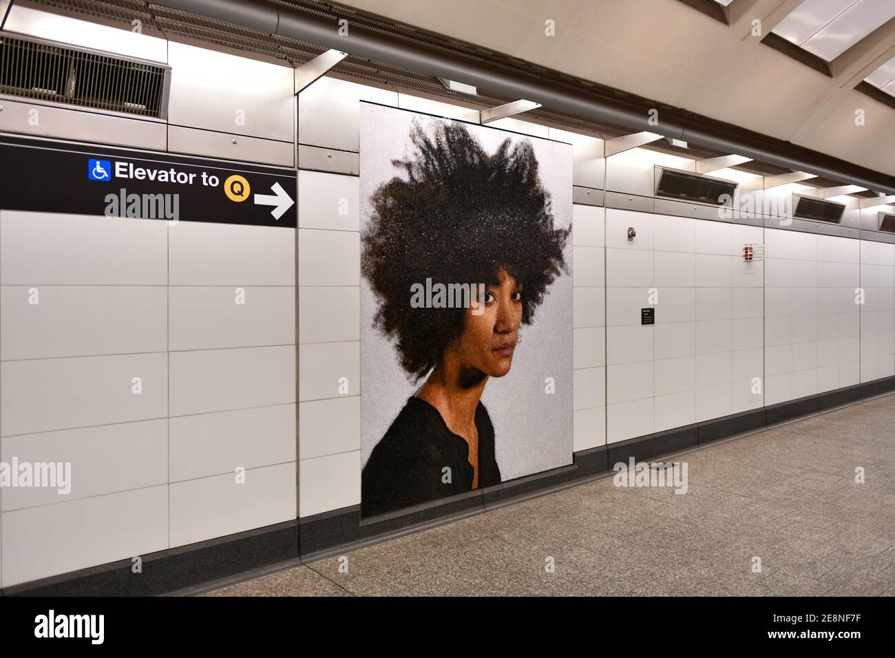 New York City - Oktober 18, 2020: Innenansicht der 72nd Street Station der Second Avenue Line der New York City Subway. Stockfoto