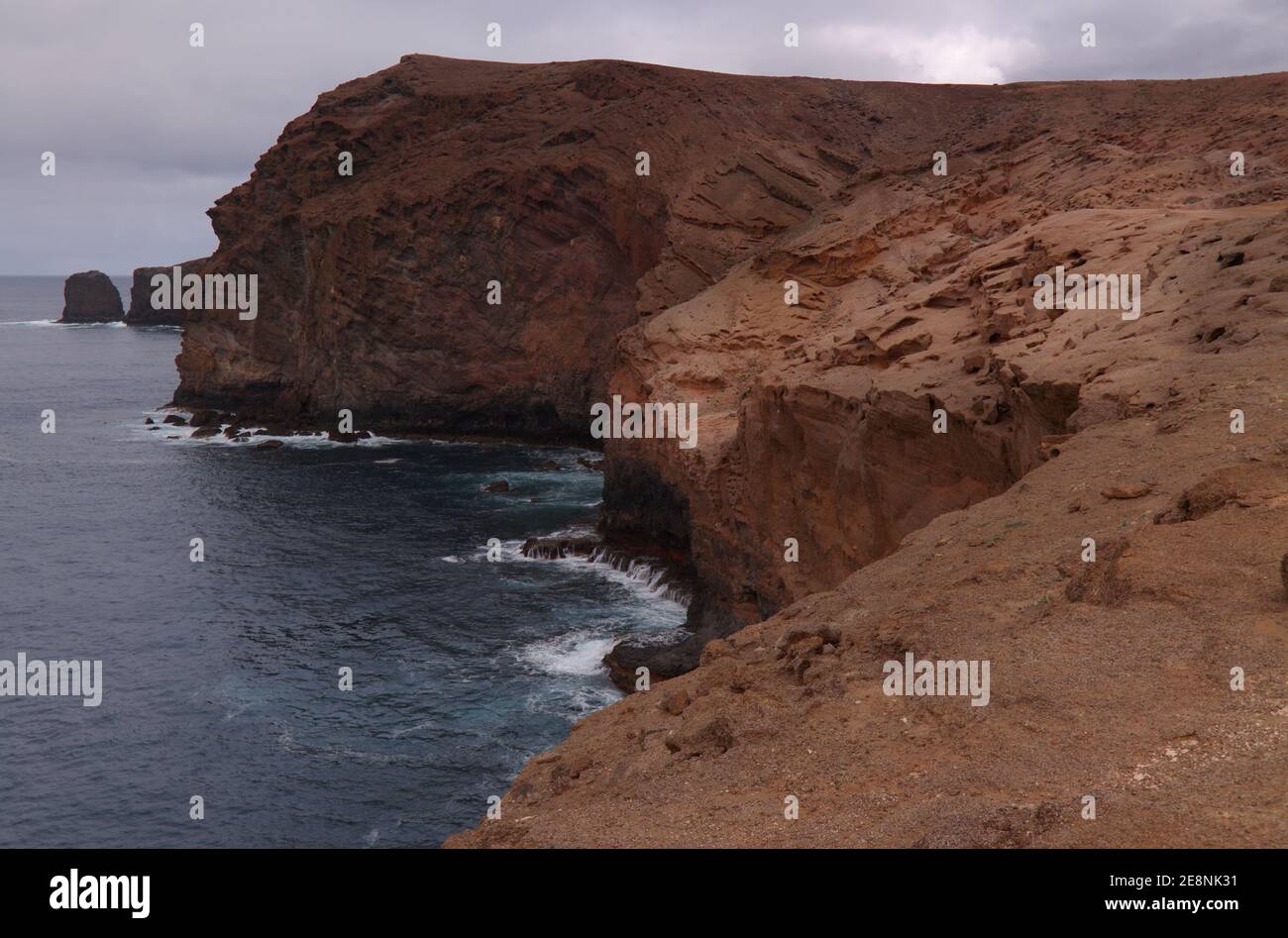 Gran Canaria, Landschaft der steilen erodierten Nordwestküste zwischen Galdar und Agaete Gemeinden, Wanderung zwischen den Dörfern Sardina del Norte und Puerto Stockfoto