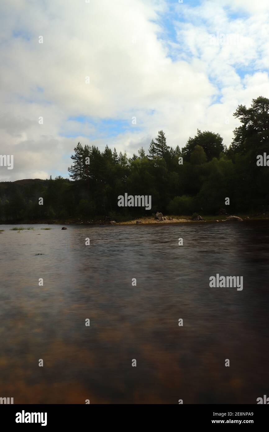 Spielen auf den Lochs um glen Affric Stockfoto