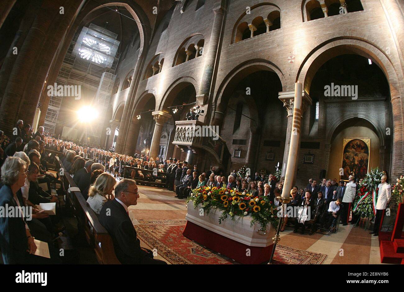 Die beerdigung von luciano pavarotti Fotos und Bildmaterial in hoher Auflösung Alamy