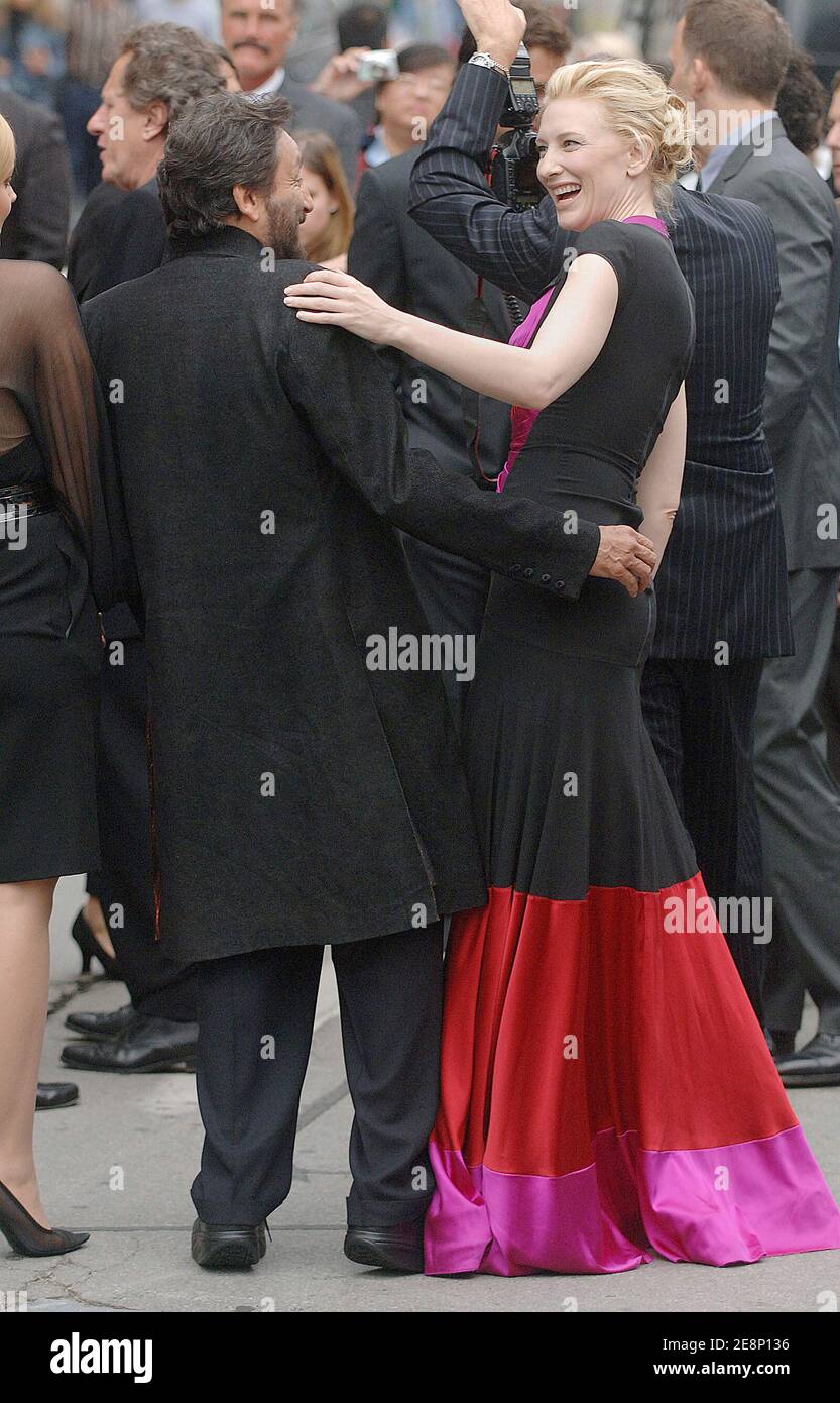 Die Schauspielerin Cate Blanchett und der Regisseur Shekhar Kapur besuchen am 9. September 2007 die Premiere von "Elizabeth:The Golden Age" beim Toronto International Film Festival 2007 in Toronto, ON, Kanada. Foto von Olivier Douliery/ABACAPRESS.COM Stockfoto