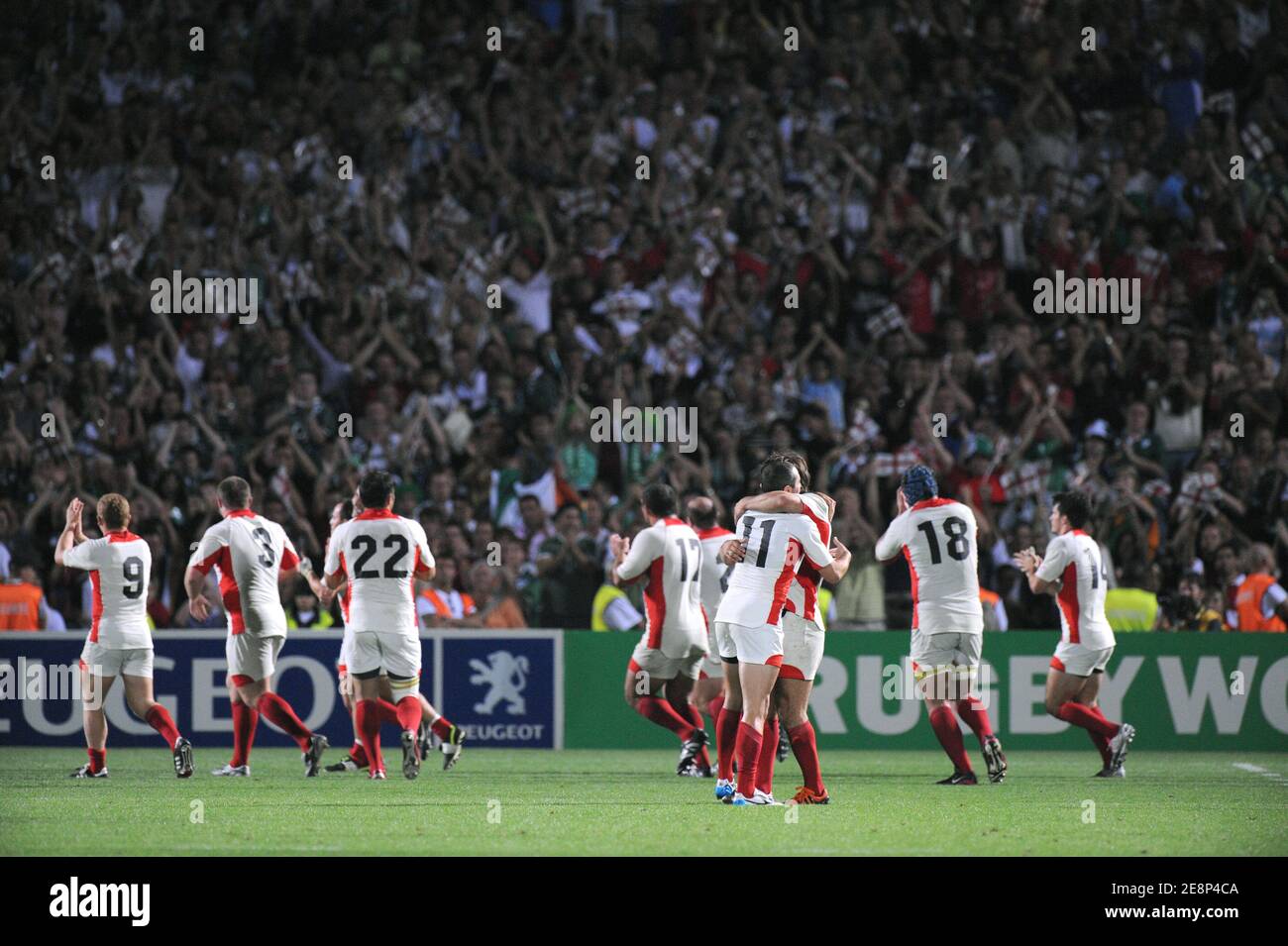 Georgiens Team feiert während der IRB Rugby World Cup 2007, Pool D, Irland gegen Georgien im Chaban Delmas Stadium in Bordeaux, Frankreich am 15. September 2007. Foto von Nicolas Gouhier/Cameleon/ABACAPRESS.COM Stockfoto