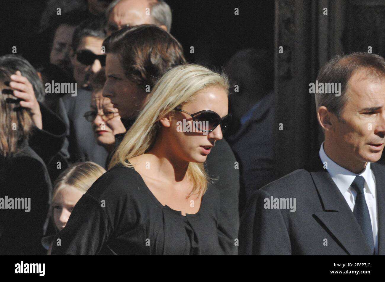 Seine Tochter Judith Martin verlässt die Kathedrale Saint-Jean nach der Trauerfeier des Fernsehsendes Jacques Martin am 20. September 2007 in Lyon, Frankreich. Foto von Bernard-Dargent-Khayat-Nebinger/ABACAPRESS.COM Stockfoto