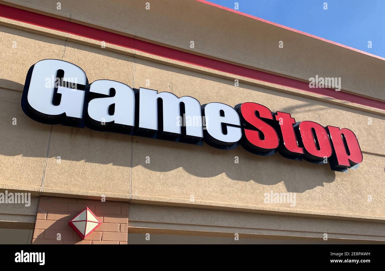 Helena, Montana - 31. Januar 2021: GameStop-Logo Zeichen von Storefront, in den Nachrichten steigen Aktien von reddit Investments, Wall Street Aktien steigen, Geschäft Stockfoto