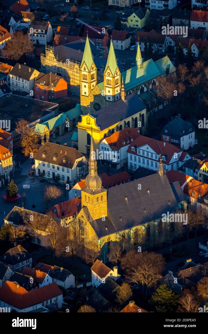 Luftaufnahme, Altstadt, Basilika der Heimsuchung der Jungfrau Maria, Walburgisstraße, Alte Wallfahrtskirche, Franziskanerkloster Renovierung, Catholi Stockfoto