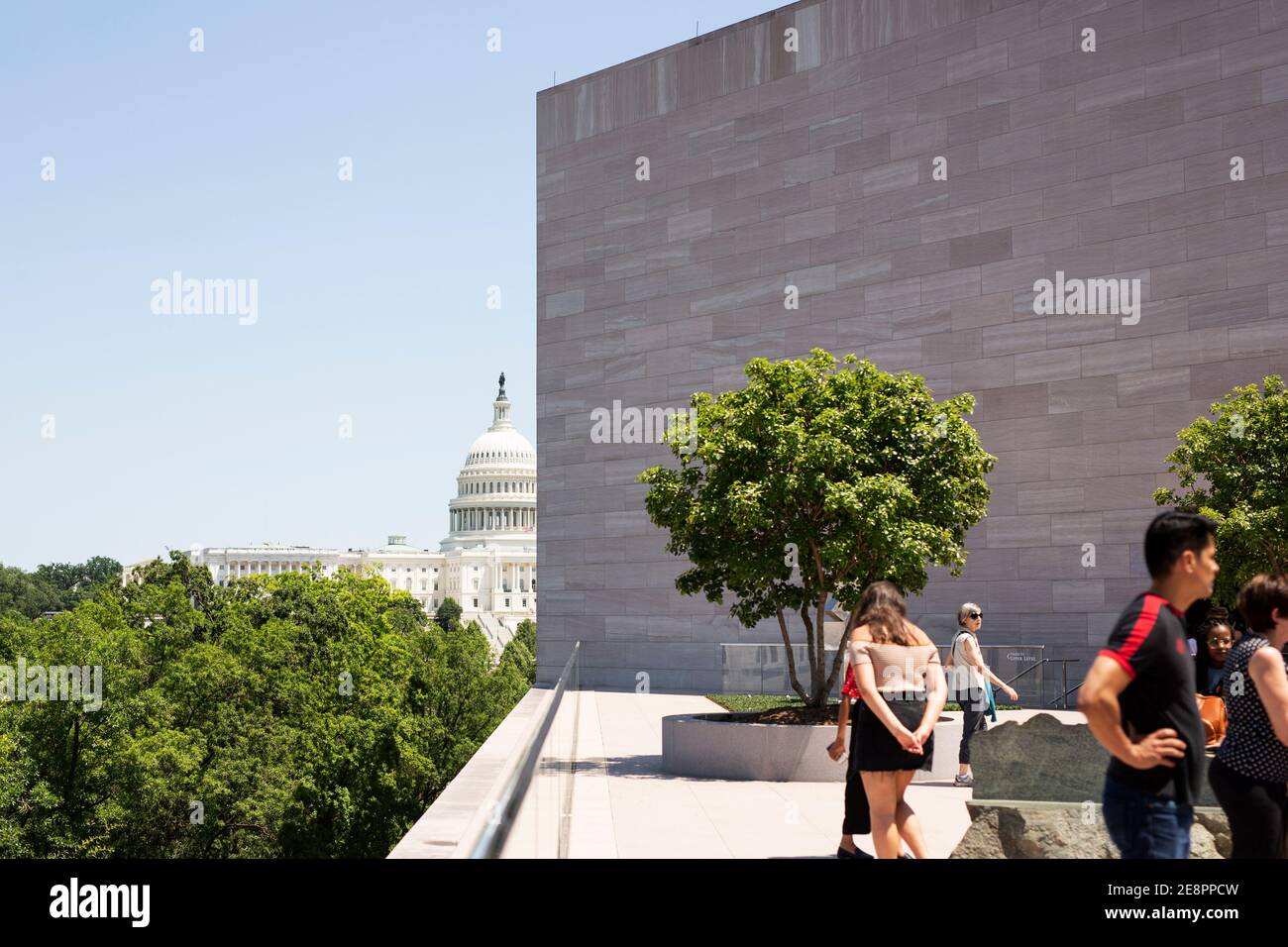 Blick auf das US Capitol Building von der Dachterrasse des East Building der National Gallery of Art in Washington, DC, USA. Stockfoto
