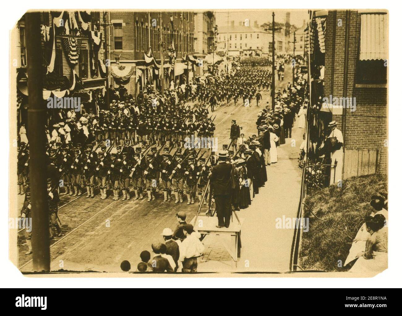 Militärische Prozession in Portsmouth auf Ankunft des Bevollmächtigten Stockfoto