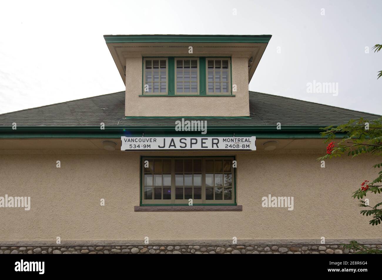 Der Bahnhof Jasper liegt an der Hauptstrecke der Canadian National Railway in Jasper, Alberta Stockfoto