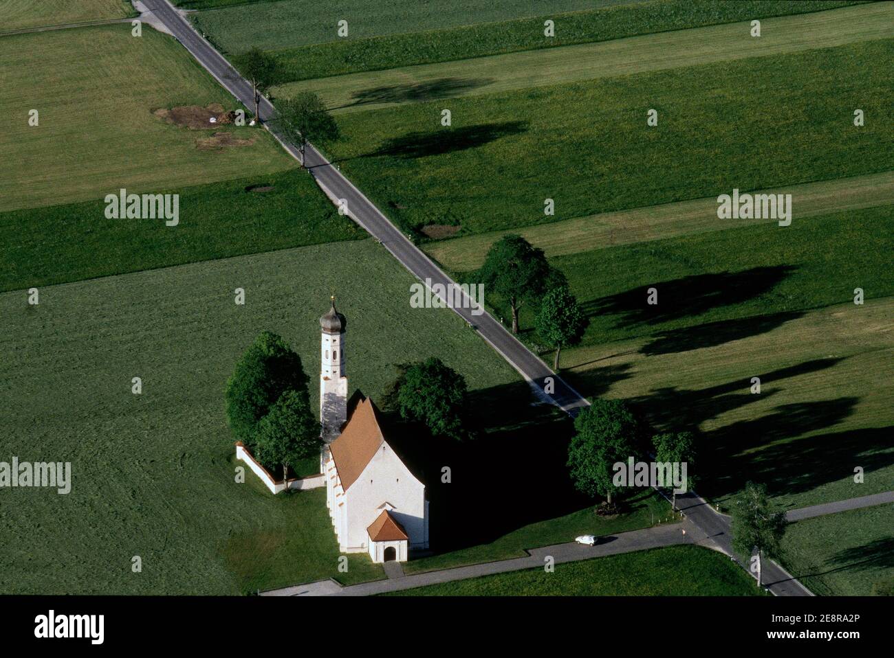 Deutschland/Bayern/arial picture /Bayerische Kirche ,Luftaufnahme der katholischen Kirche. Stockfoto