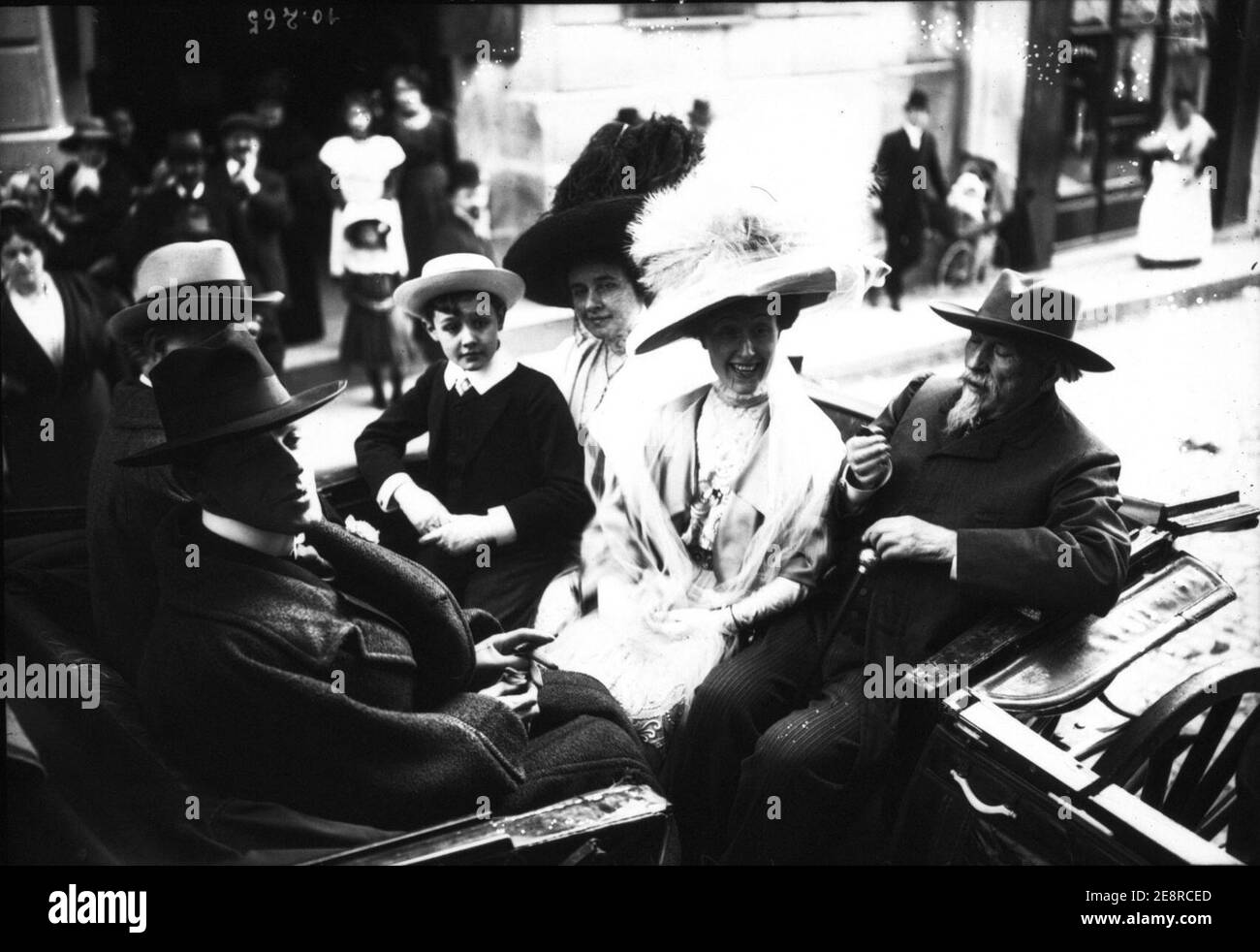 Mistral, madame de Croisset, Jean Richepin, (Francis) de Croisset, 4 Mai 1910 (à Arles) - (Photographie de Presse) - (Agence Rol). Stockfoto