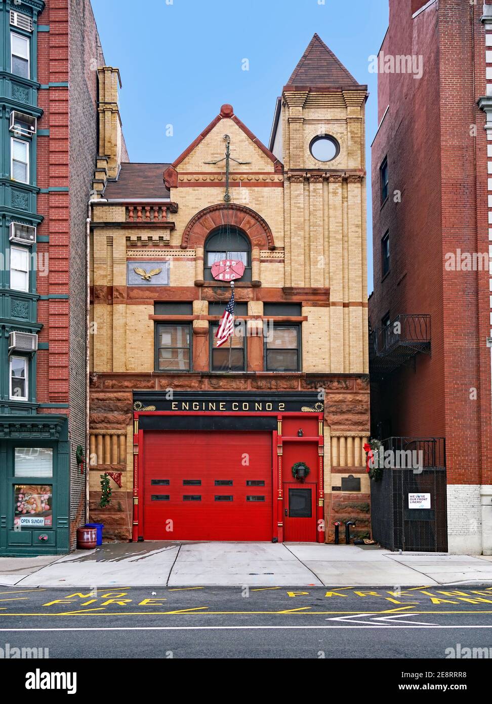 Hoboken, NJ, USA - 28. Dezember 2020: Historisches Feuerhaus aus dem Jahr 1890, noch in Gebrauch. Stockfoto
