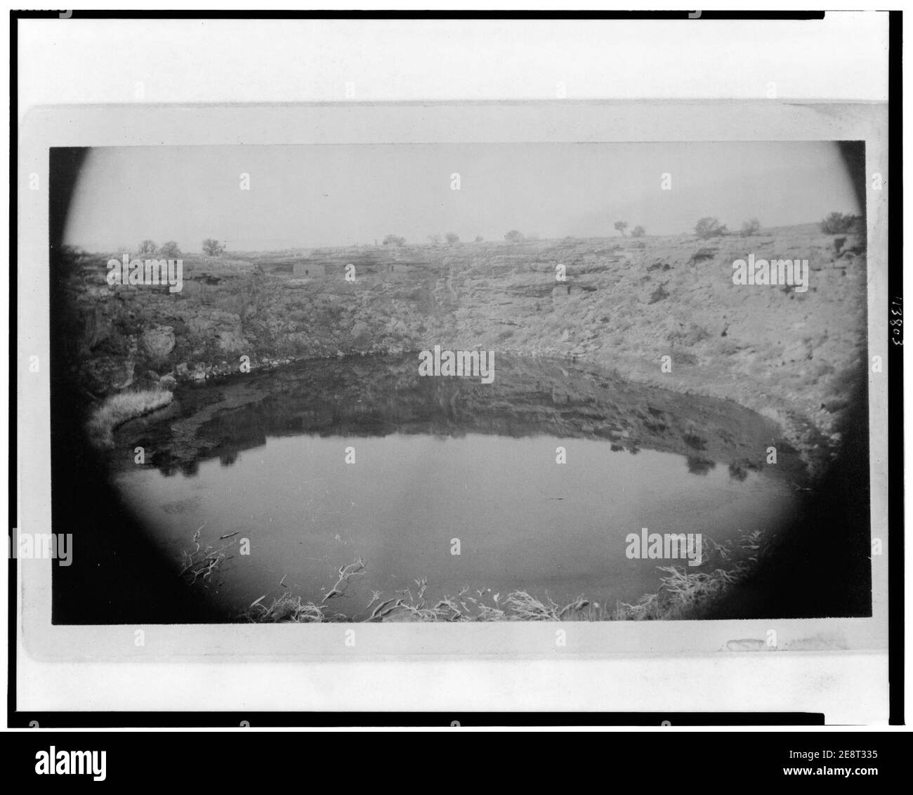 Montezuma's Well, Beaver Creek, Arizona. Ansicht von E. Side, am 13. Dezember 1886 - E.A.M. Stockfoto