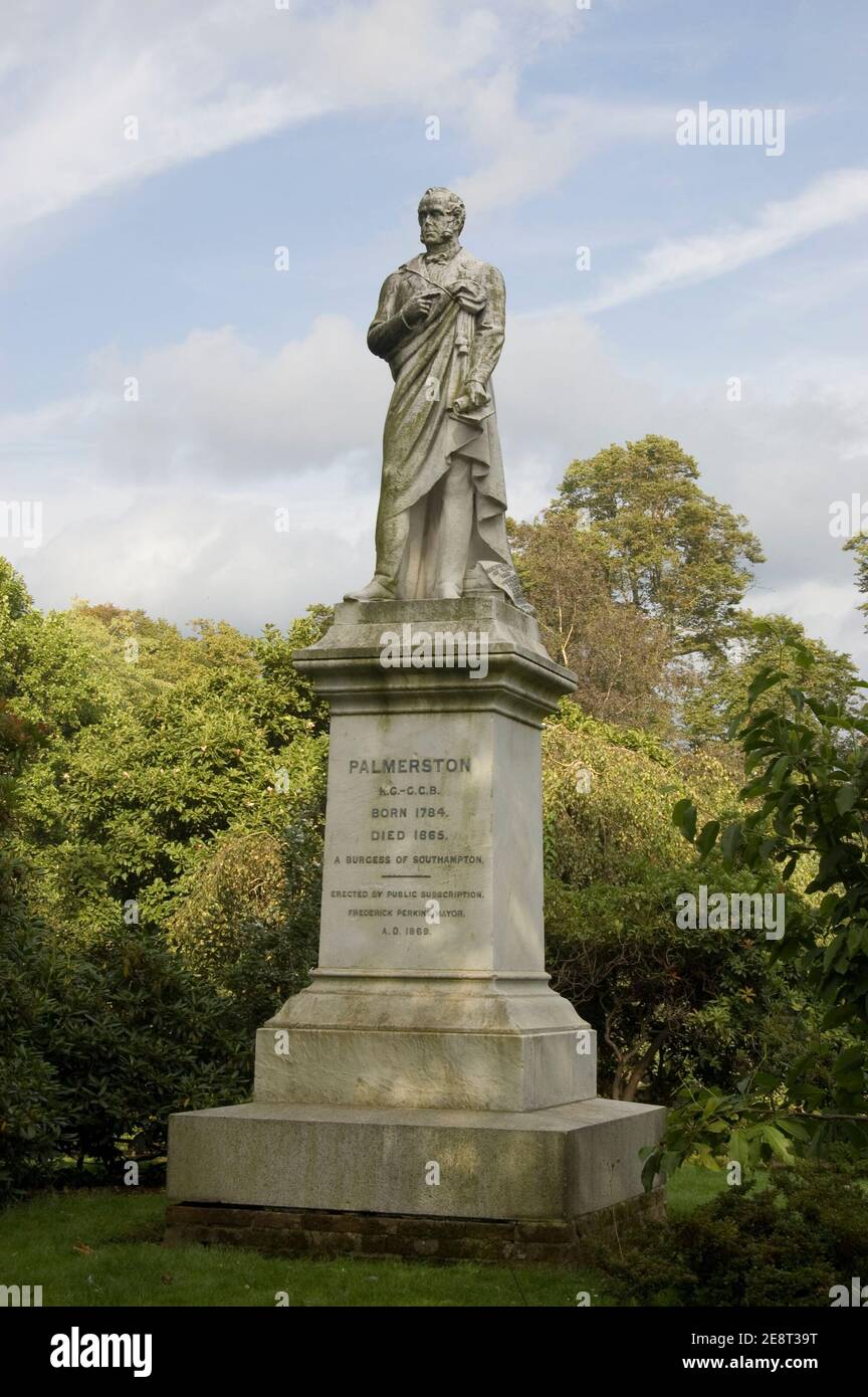 Gedenkstatue an Henry Temple, 3. Viscount Palmerston (1784-1865), zweimal Premierminister von Großbritannien. Ein Gründer der Liberalen Partei. Auf öffentlichen Displa Stockfoto