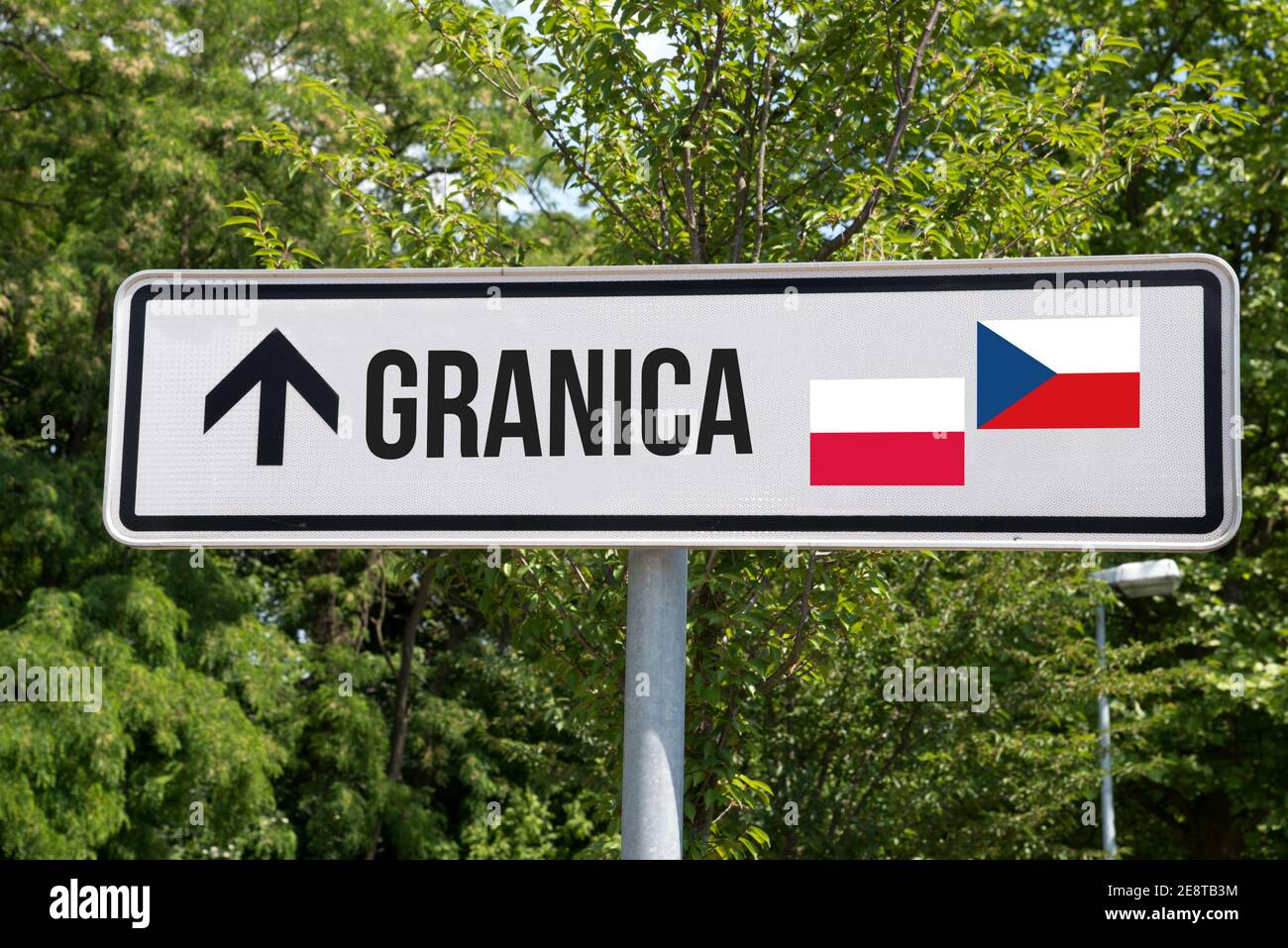 Ein Straßenschild und Grenze zwischen Polen und Tschechien Republik Stockfoto