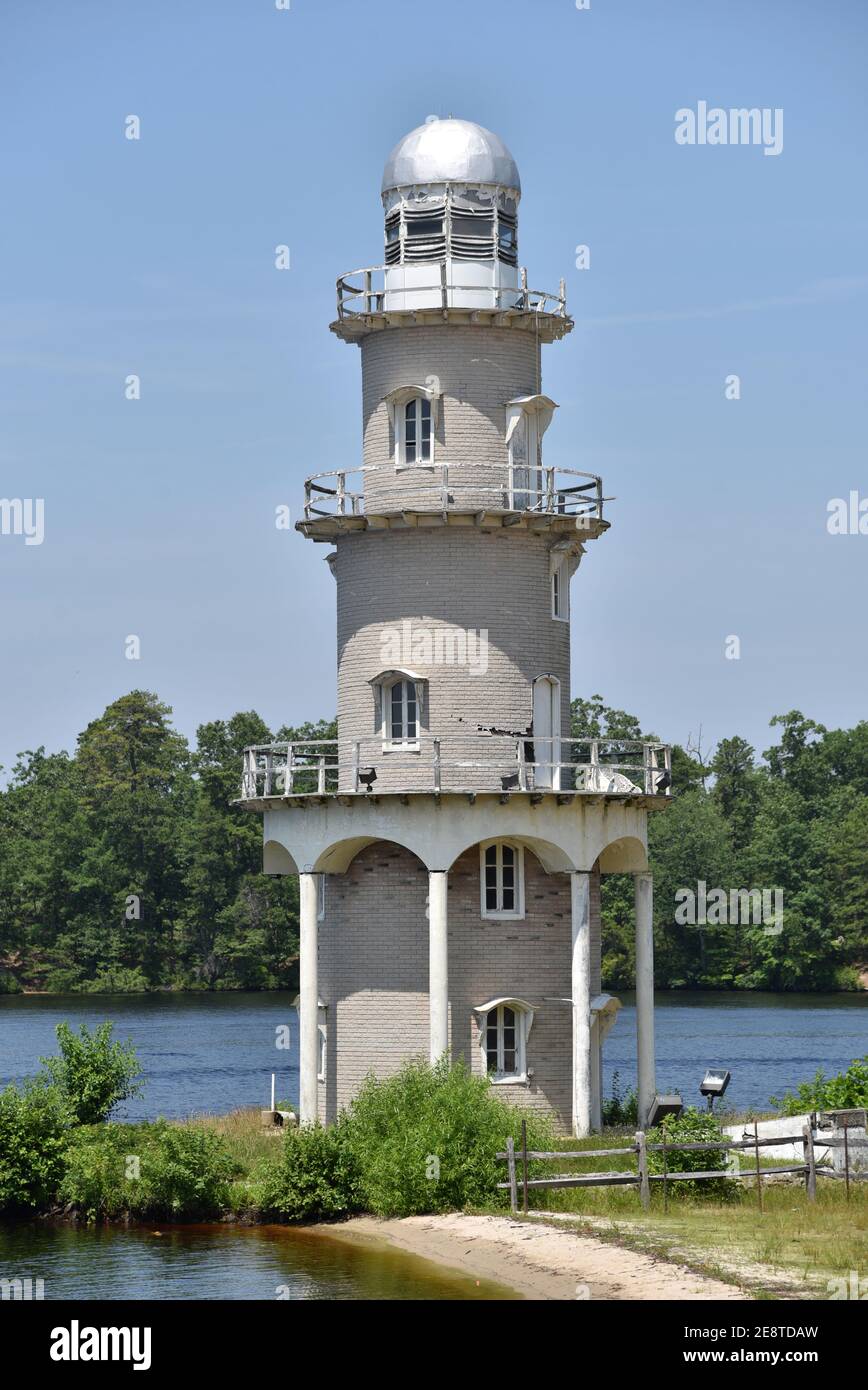 Der alte Leuchtturm am Lake Lenape in Mays Landing New Jersey ist ein Wahrzeichen. Landschaftsfotografie. Stockfoto
