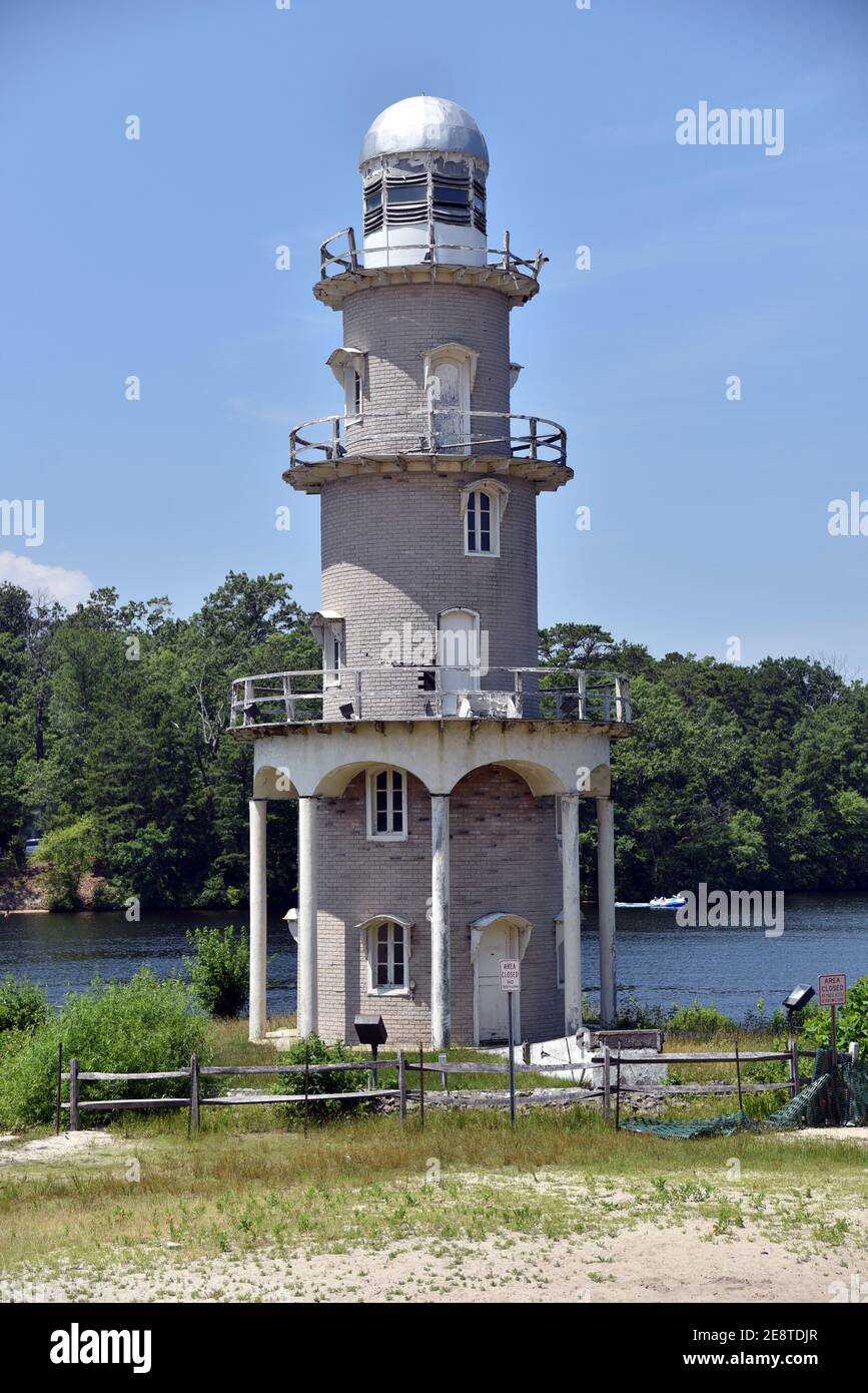 Ein rustikaler alter Leuchtturm in Mays Landing New Jersey Der Rand des Lake Lenape Stockfoto