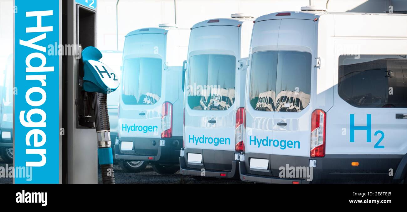 Self-Service-Wasserstofftankstelle auf einem Hintergrund von Lieferwagen Stockfoto
