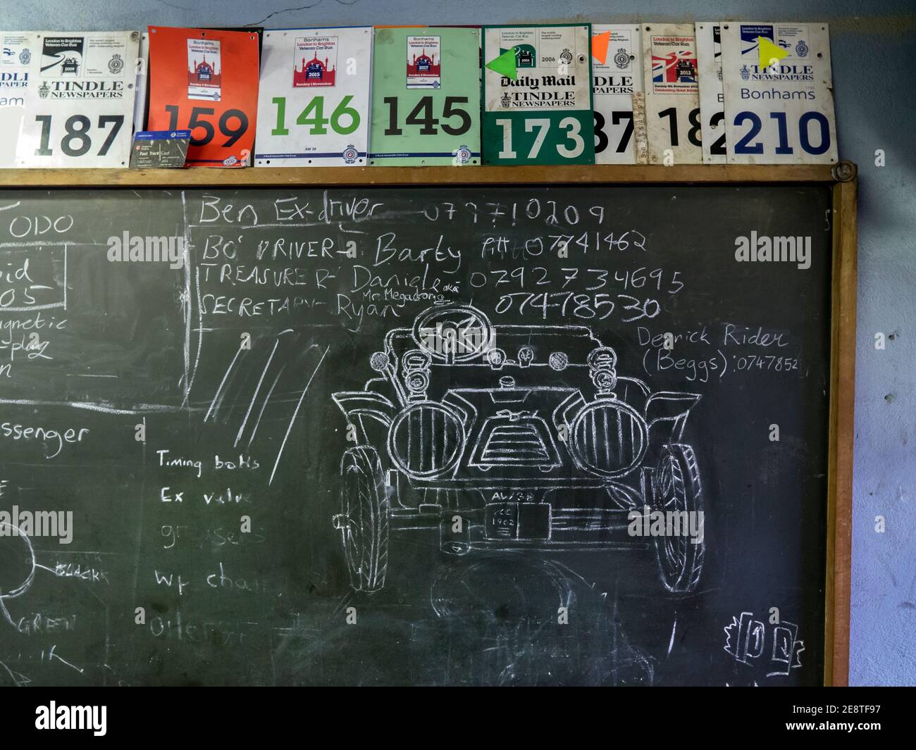 Studenten, die an der A 1902 James & Browne eingegeben durch Imperial College auf der London to Brighton Veteran Car Run. 2019 Stockfoto